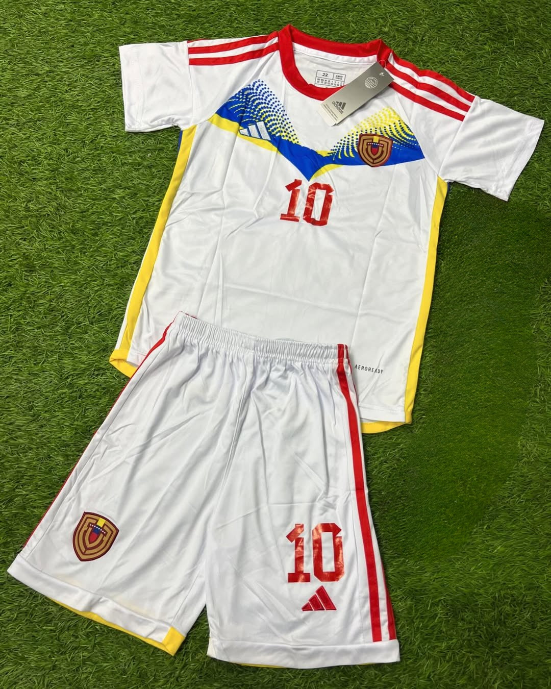 Conjunto de Niños Venezuela Visitante Blanca 2024 Adidas